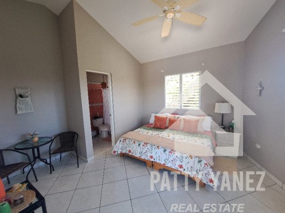 Multi-Unit House in Cabrera Hillside for Sale