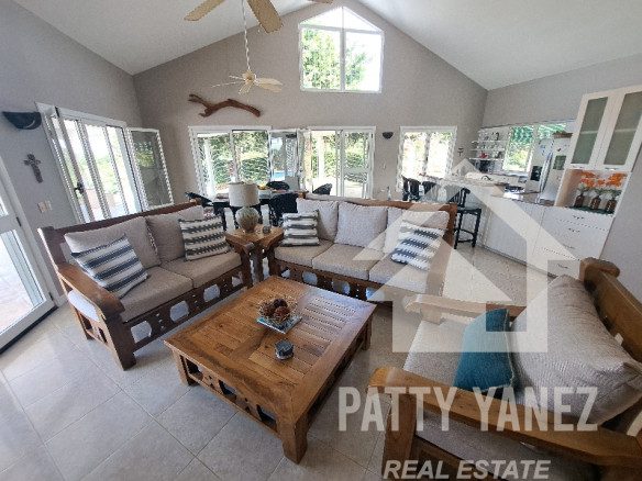 Multi-Unit House in Cabrera Hillside for Sale