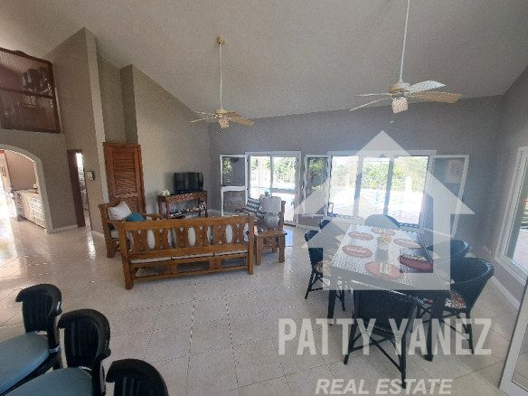 Multi-Unit House in Cabrera Hillside for Sale