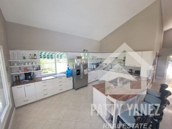 Multi-Unit House in Cabrera Hillside for Sale