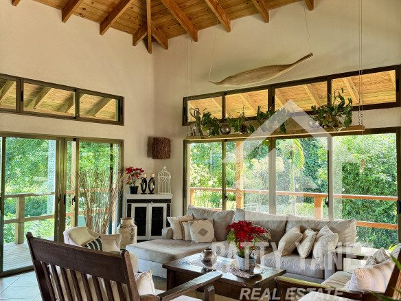 5-Bedroom Villa in a Gated Community by Ocean in Cabarete