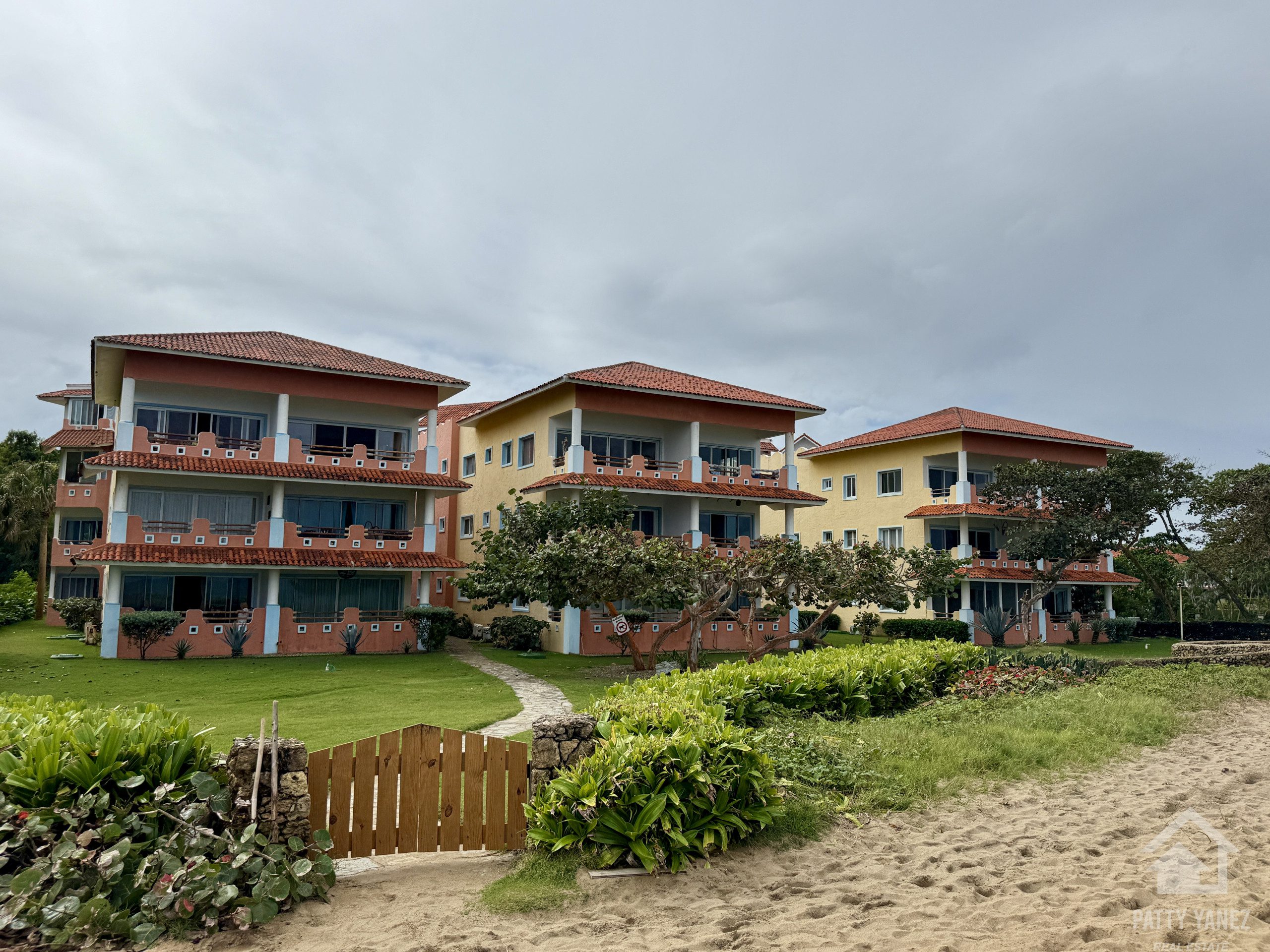 Oceanfront Condo with Sea Views in a Gated Community – Ideal for Living or Investment