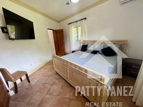 Oceanfront Condo with Sea Views in a Gated Community – Ideal for Living or Investment