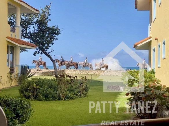 Oceanfront Condo with Sea Views in a Gated Community – Ideal for Living or Investment