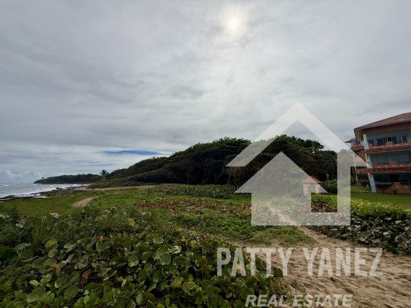 Oceanfront Condo with Sea Views in a Gated Community – Ideal for Living or Investment