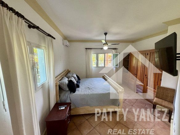 Oceanfront Condo with Sea Views in a Gated Community – Ideal for Living or Investment