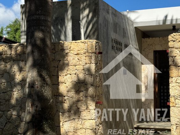 Villa nueva de 3 dormitorios con piscina en Playa Encuentro