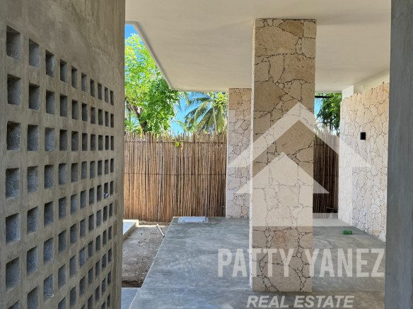 Villa nueva de 3 dormitorios con piscina en Playa Encuentro