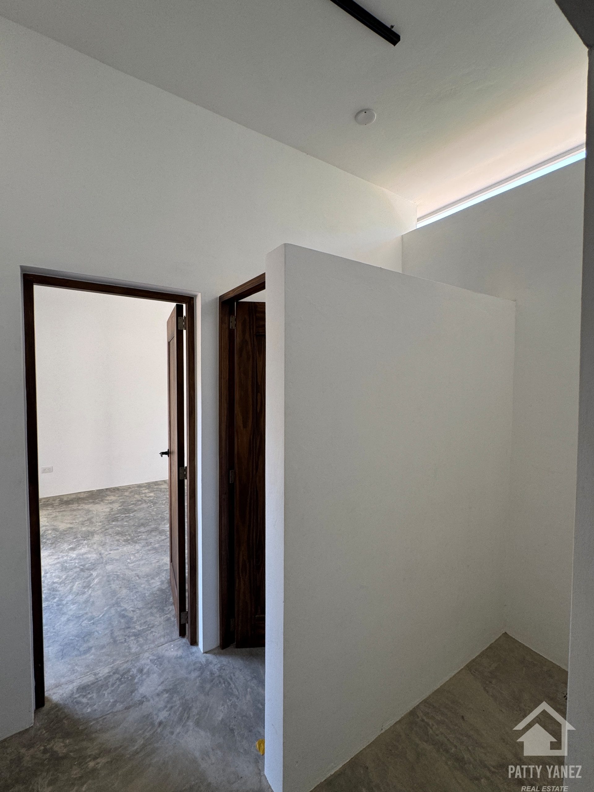 Villa nueva de 3 dormitorios con piscina en Playa Encuentro