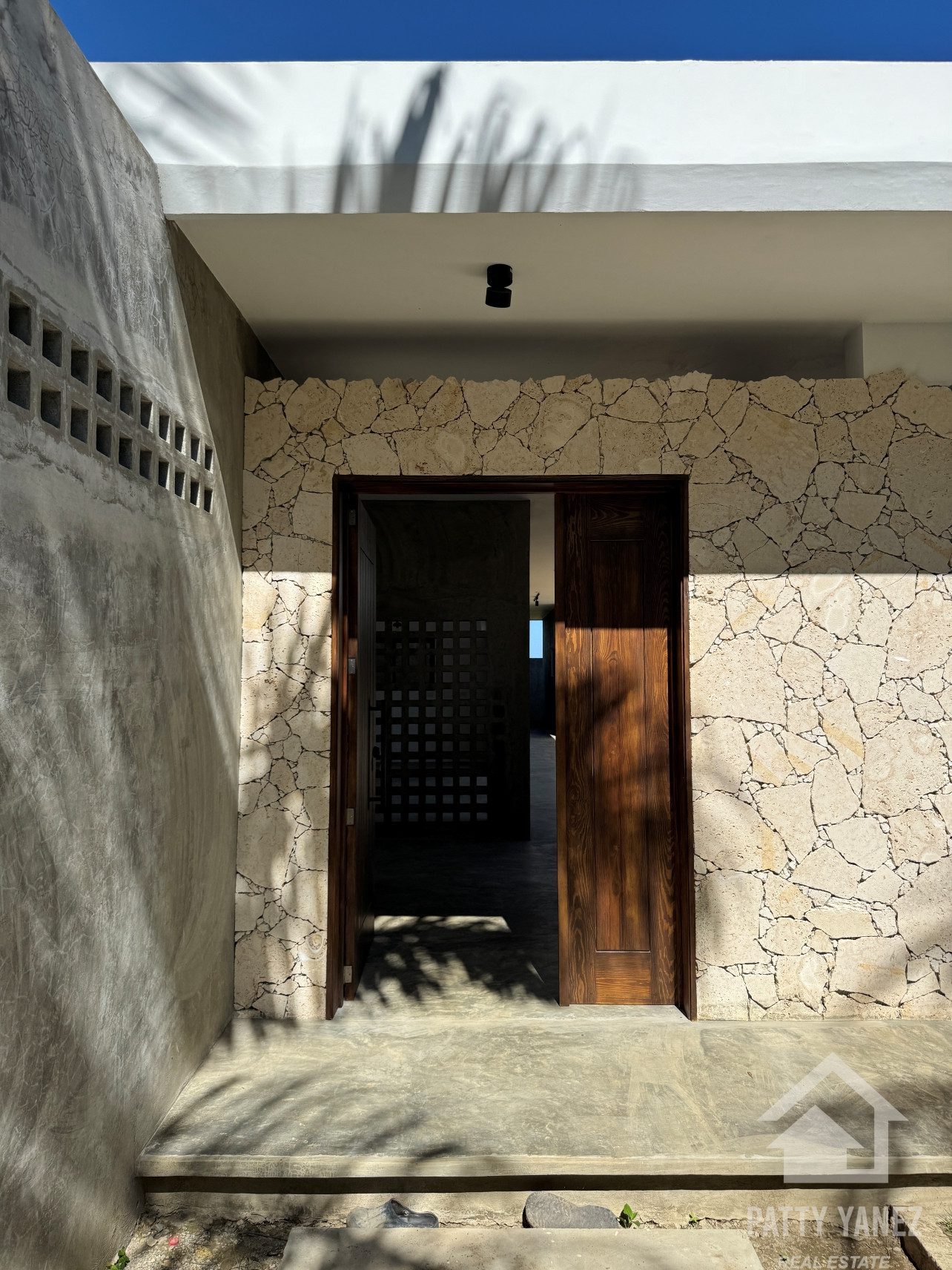 Villa nueva de 3 dormitorios con piscina en Playa Encuentro