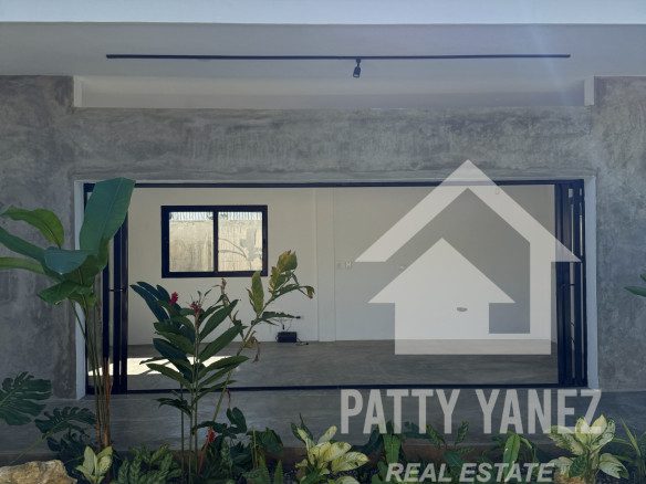Villa nueva de 3 dormitorios con piscina en Playa Encuentro