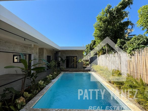 Villa nueva de 3 dormitorios con piscina en Playa Encuentro