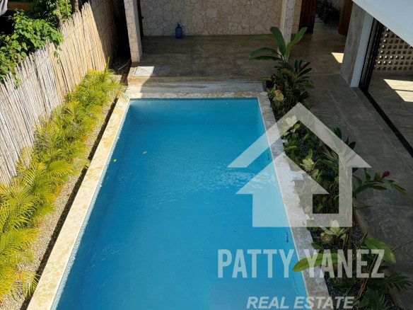 Villa nueva de 3 dormitorios con piscina en Playa Encuentro