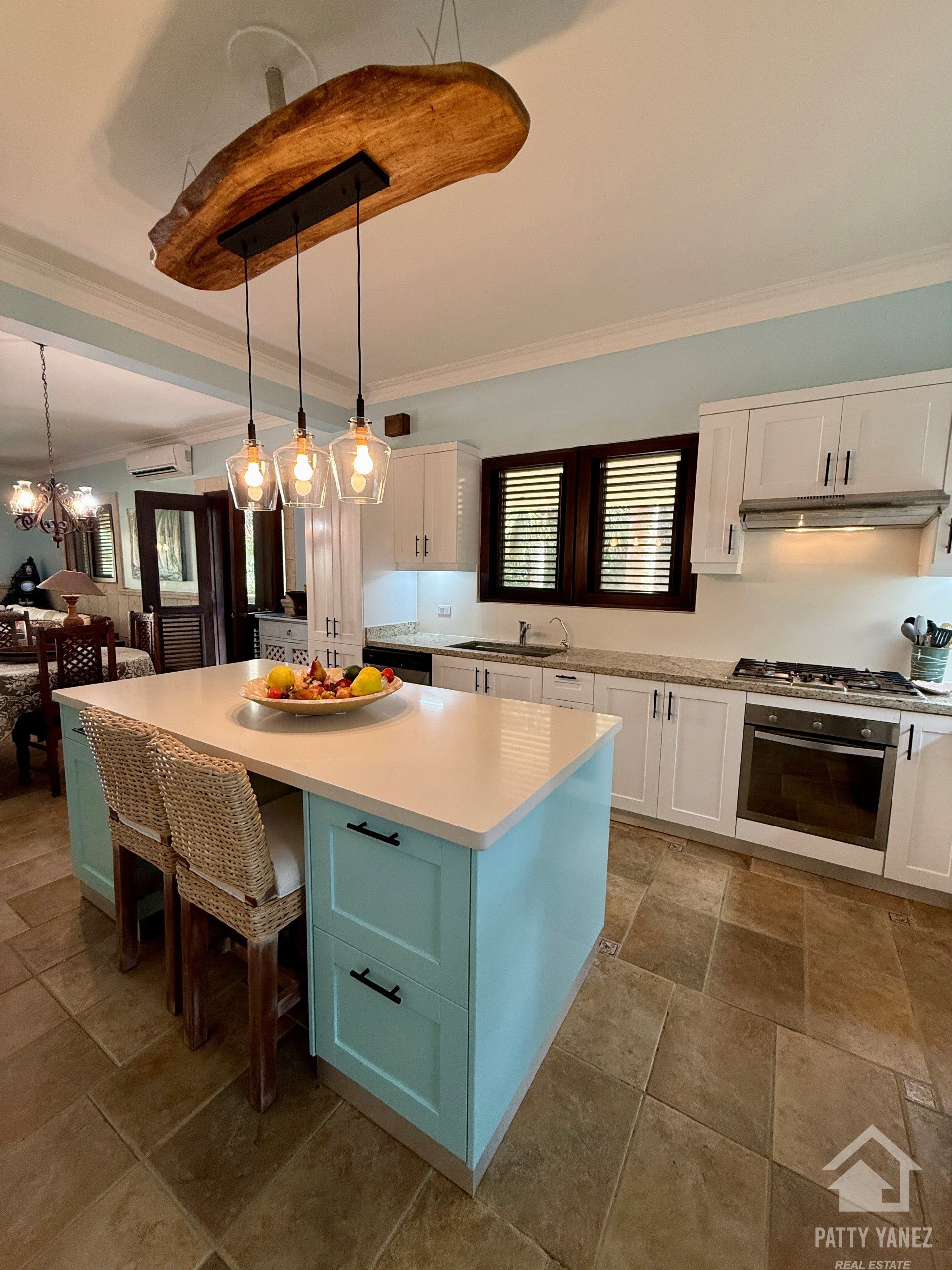 Beachfront 3-Bedroom Condo with Oceanview