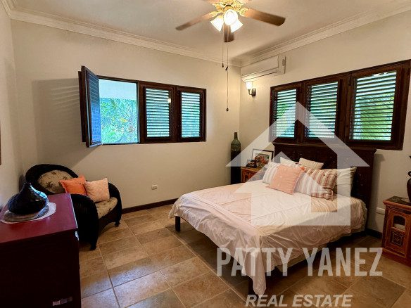 Beachfront 3-Bedroom Condo with Oceanview
