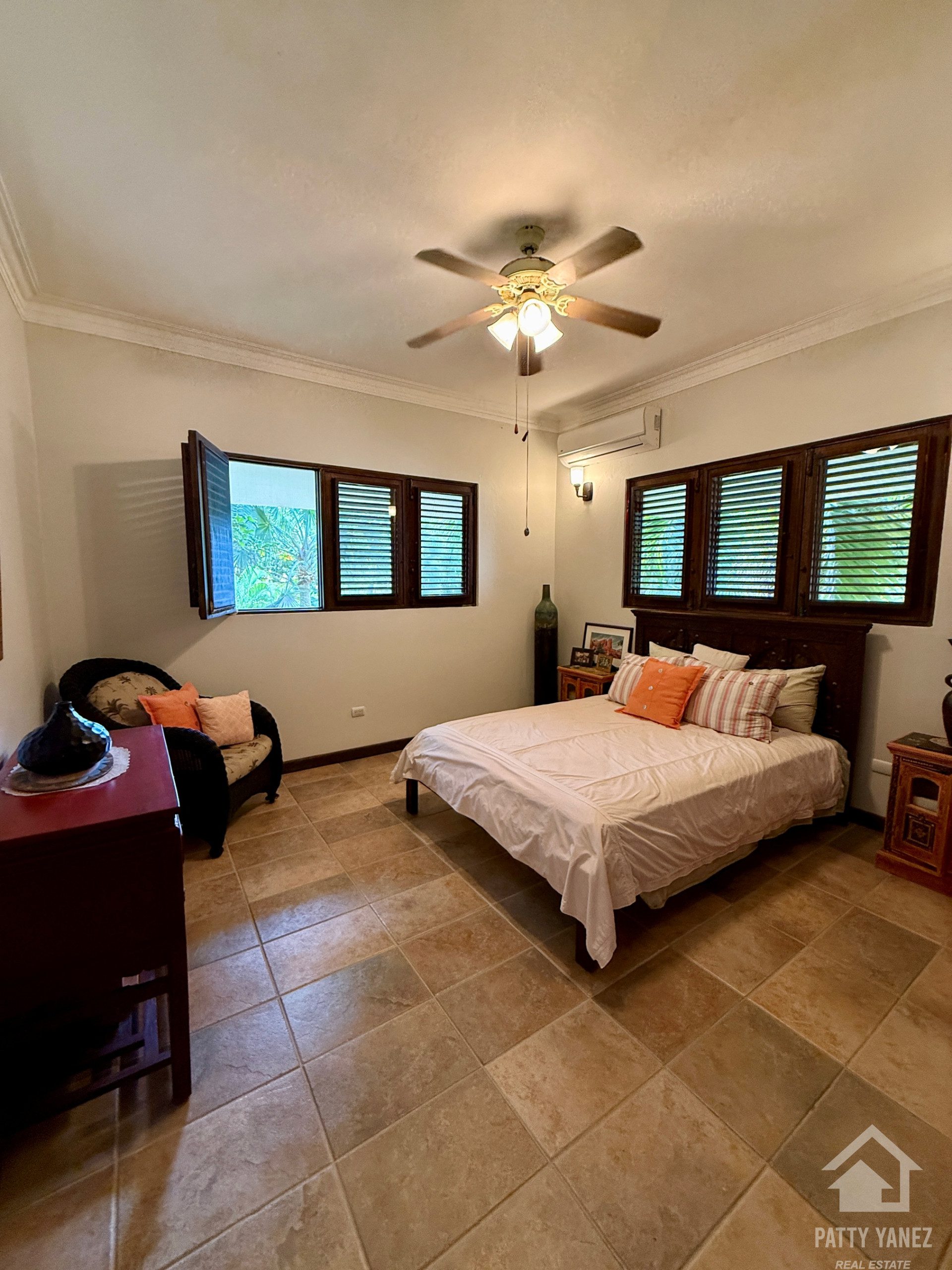 Beachfront 3-Bedroom Condo with Oceanview