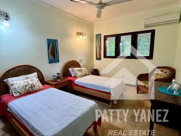 Beachfront 3-Bedroom Condo with Oceanview
