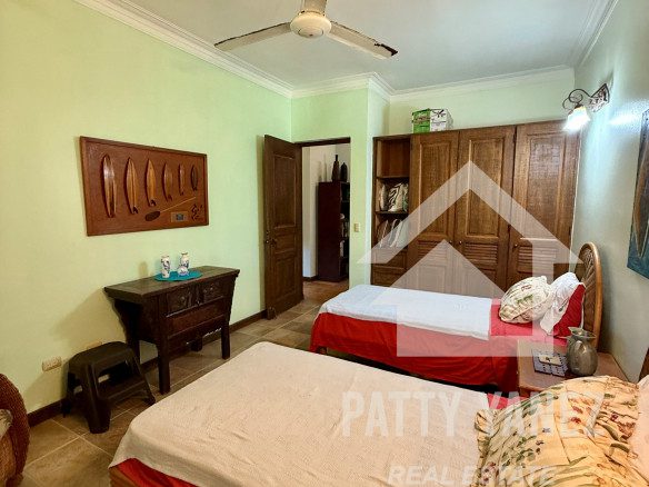 Beachfront 3-Bedroom Condo with Oceanview