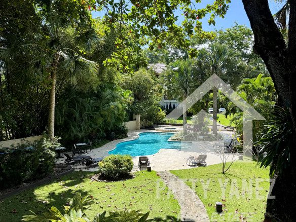 Beachfront 3-Bedroom Condo with Oceanview