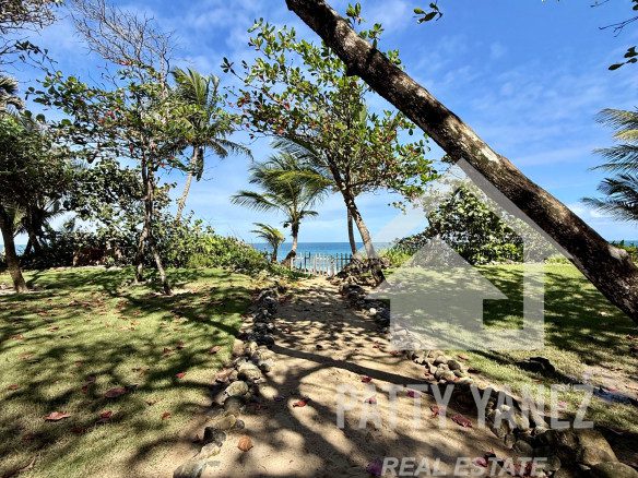 Beachfront 3-Bedroom Condo with Oceanview