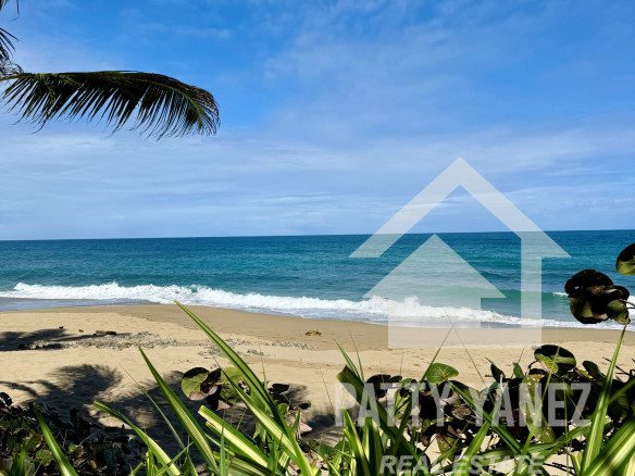 Beachfront 3-Bedroom Condo with Oceanview