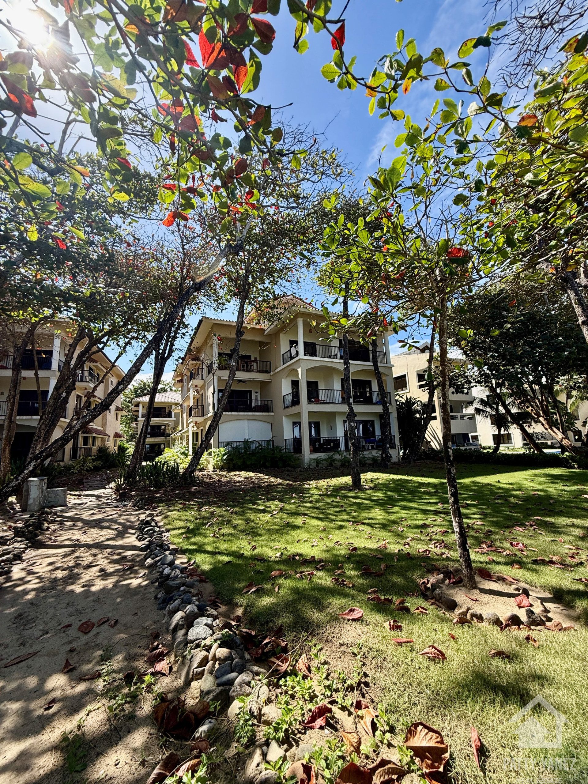 Beachfront 3-Bedroom Condo with Oceanview