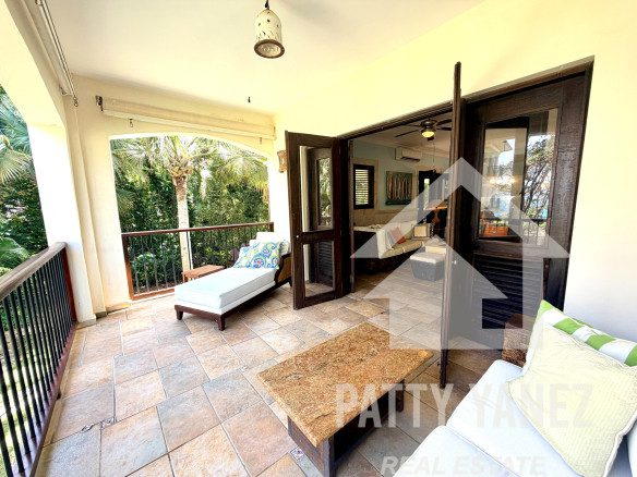 Beachfront 3-Bedroom Condo with Oceanview