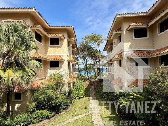Beachfront 3-Bedroom Condo with Oceanview