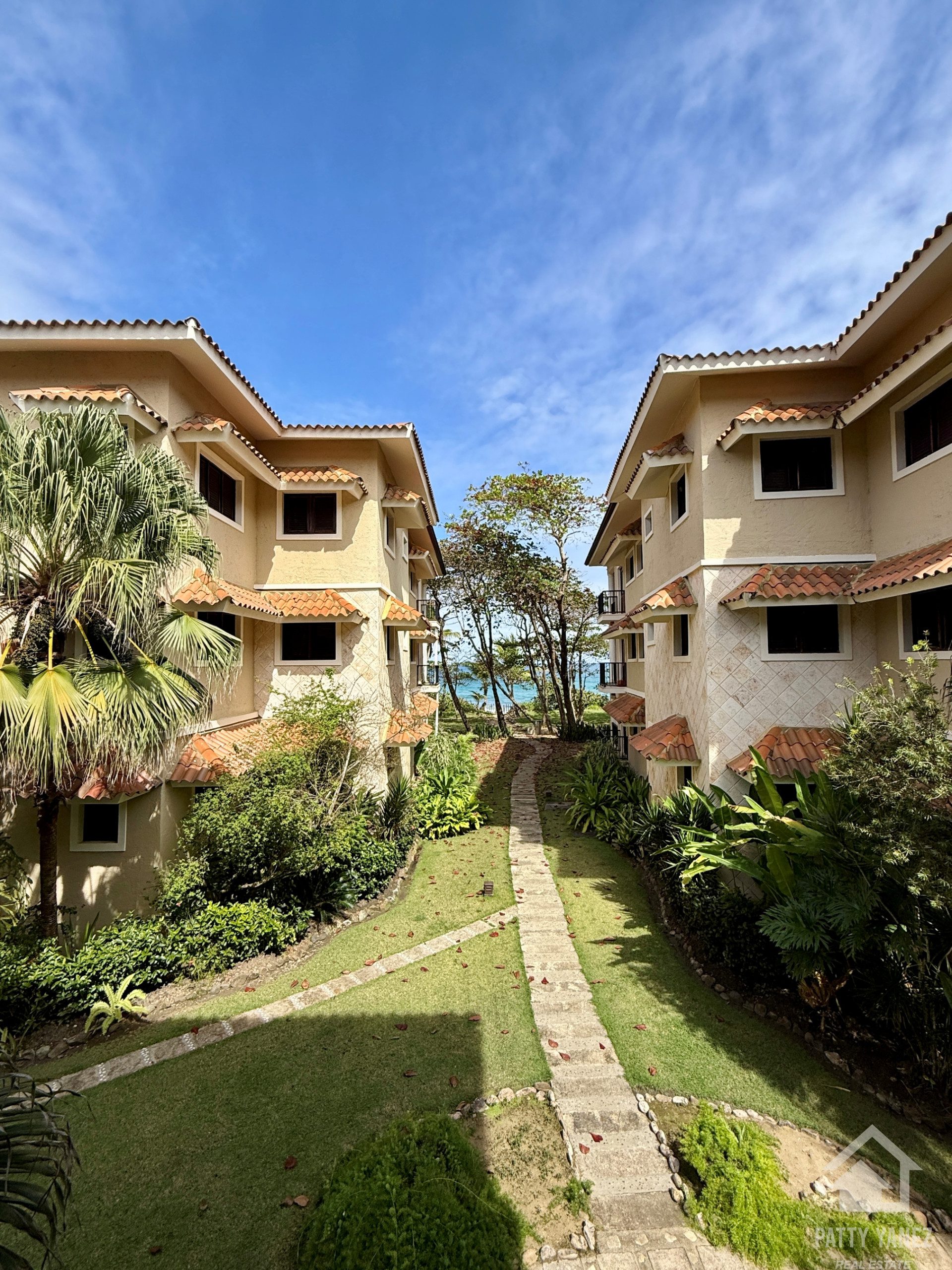 Beachfront 3-Bedroom Condo with Oceanview