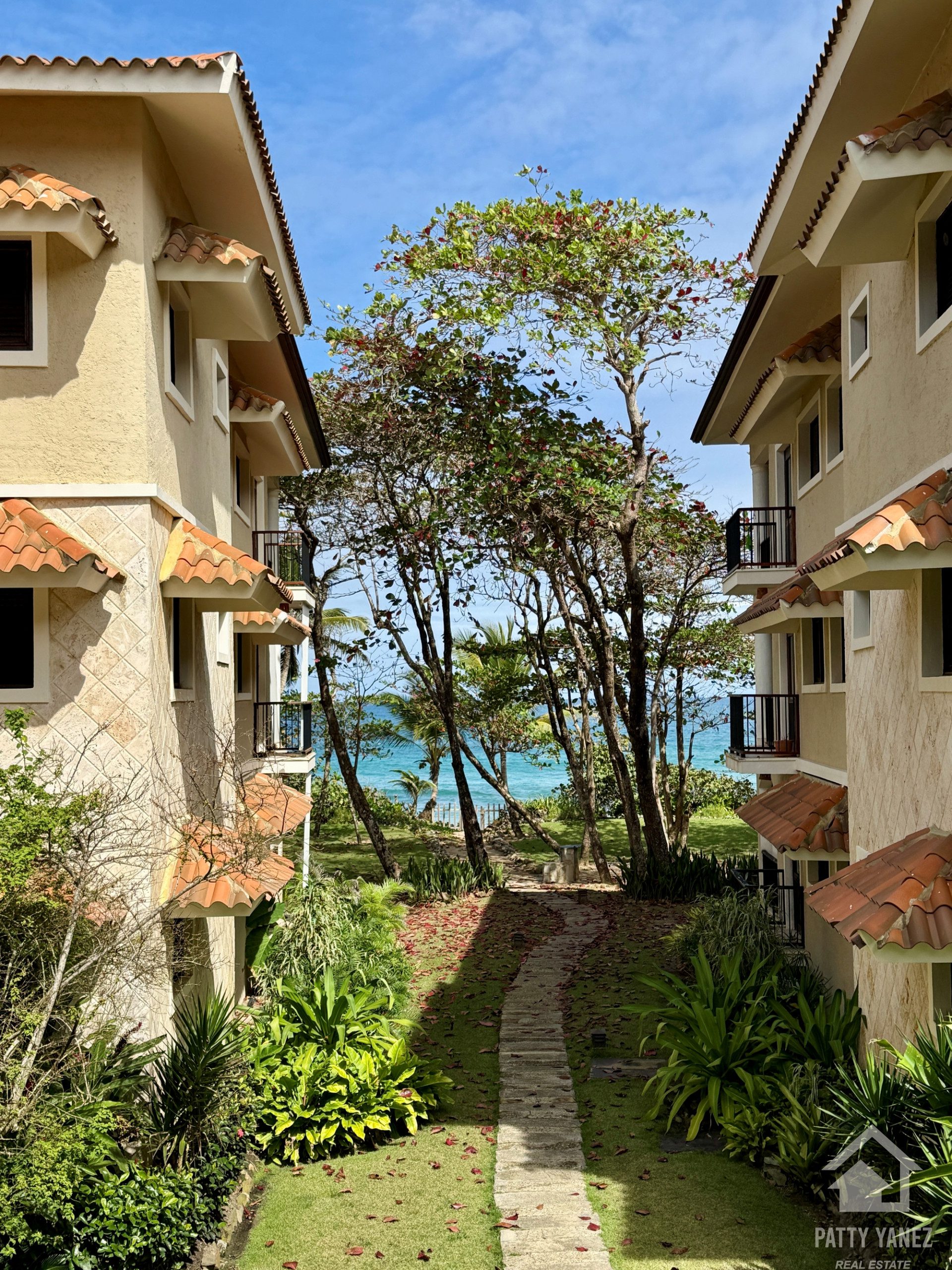 Beachfront 3-Bedroom Condo with Oceanview