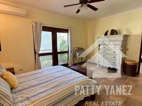 Beachfront 3-Bedroom Condo with Oceanview