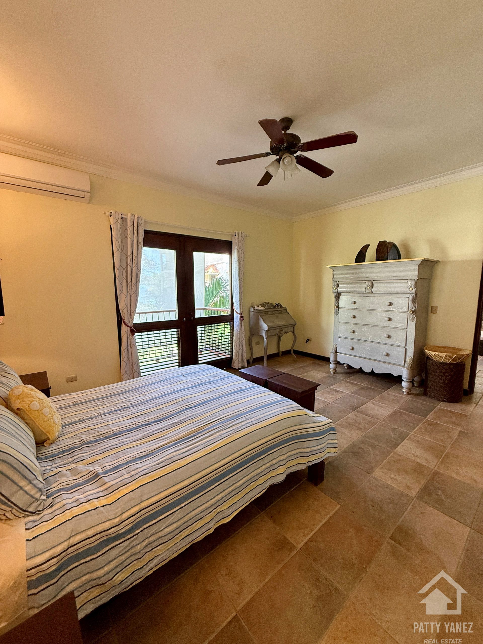 Beachfront 3-Bedroom Condo with Oceanview
