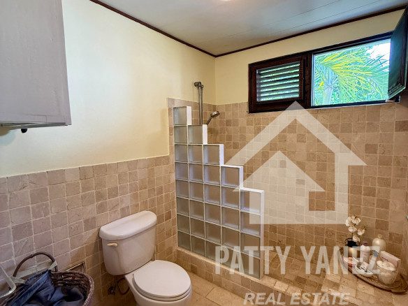 Beachfront 3-Bedroom Condo with Oceanview