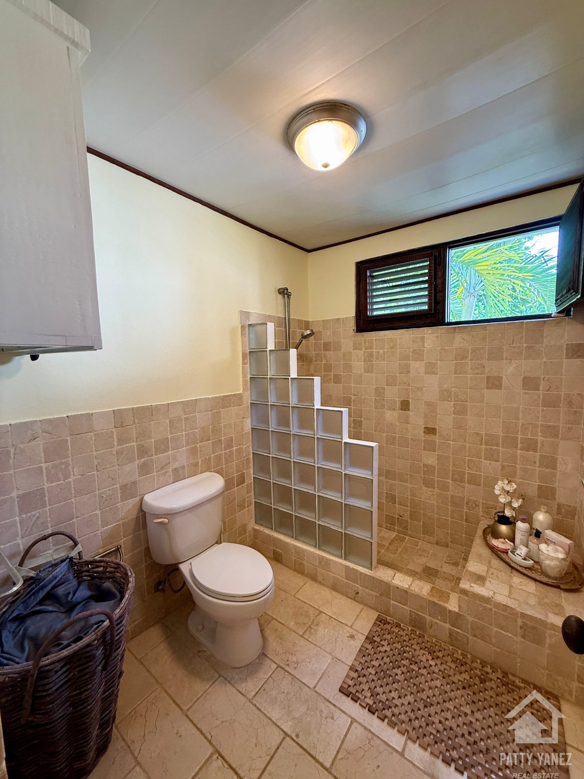 Beachfront 3-Bedroom Condo with Oceanview