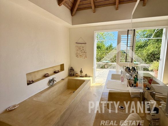 Panoramic Ocean View Villa with Guesthouse in Cabrera – Walk to the Beach