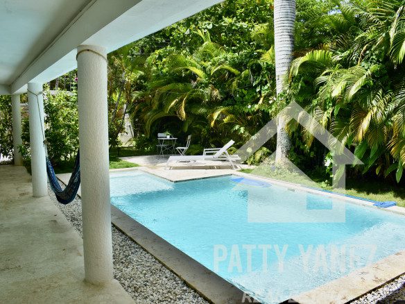 Encantadora villa de 3 dormitorios con piscina en venta en Las Terrenas