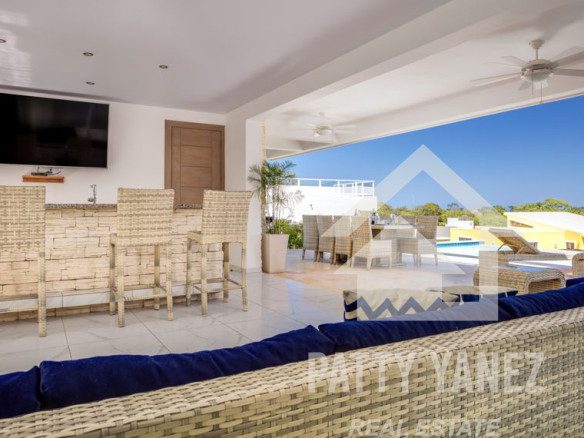 Villa tropical moderna de 3 dormitorios cerca de los centros de Sosúa y Cabarete