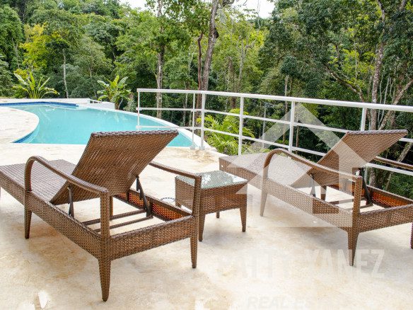 Villa tropical moderna de 3 dormitorios cerca de los centros de Sosúa y Cabarete