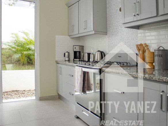 Villa tropical moderna de 3 dormitorios cerca de los centros de Sosúa y Cabarete