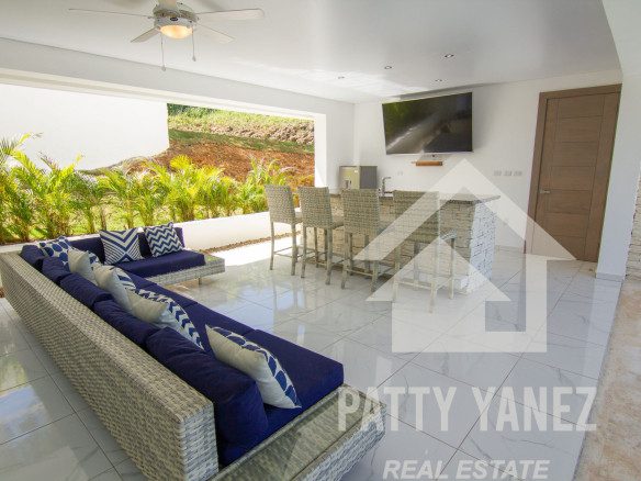Villa tropical moderna de 3 dormitorios cerca de los centros de Sosúa y Cabarete