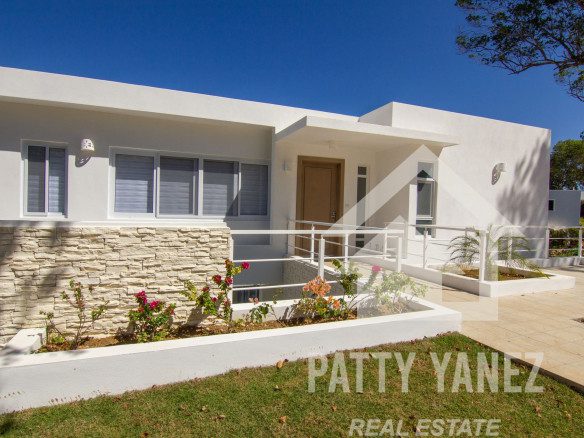 Villa tropical moderna de 3 dormitorios cerca de los centros de Sosúa y Cabarete