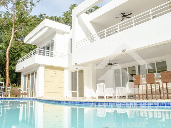 Villa tropical moderna de 3 dormitorios cerca de los centros de Sosúa y Cabarete