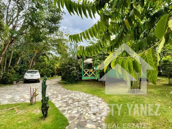 Villa de 2 dormitorios con casas de huéspedes en Playa Encuentro, Cabarete