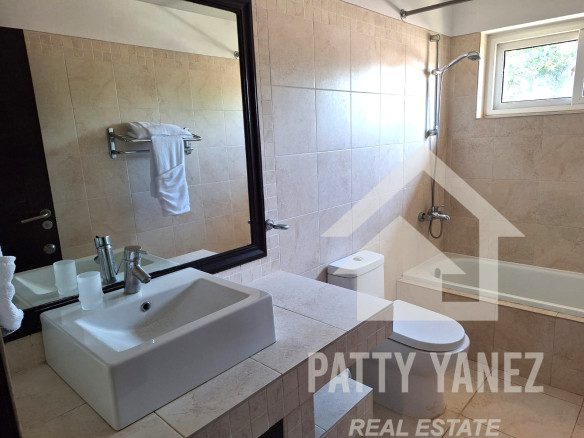 Condominio de lujo frente al mar en Kite Beach: 2 recámaras y amplia terraza
