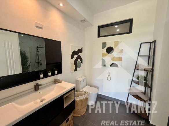 2-Bedroom Modern Condo Short Walk to Playa Encuentro, Cabarete