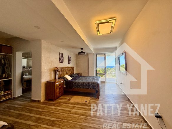 Ático con vistas panorámicas al mar y a la montaña en Playa Encuentro