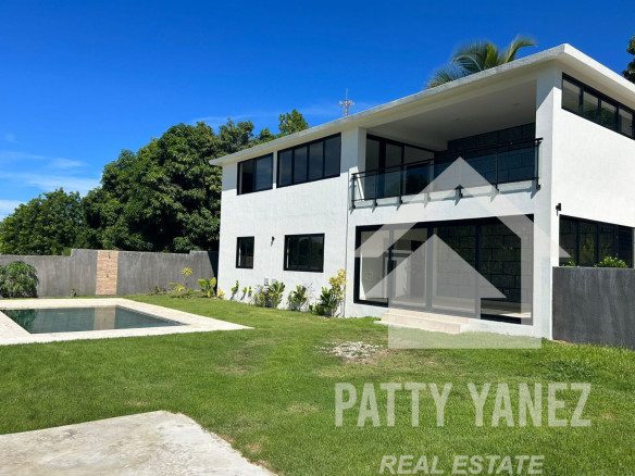 Modern Two-Residence Villa with Pool, Private Garden and Income Potential in Playa Encuentro