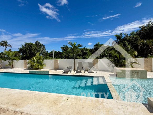 2-Bedroom Modern Condo Short Walk to Playa Encuentro, Cabarete
