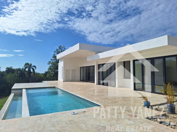 Villa de 3 dormitorios en una nueva urbanización situada en una ladera