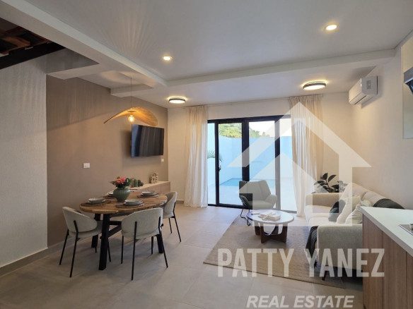 Casa adosada dúplex lista para habitar en Sosúa con piscina privada en Playa Chiquita